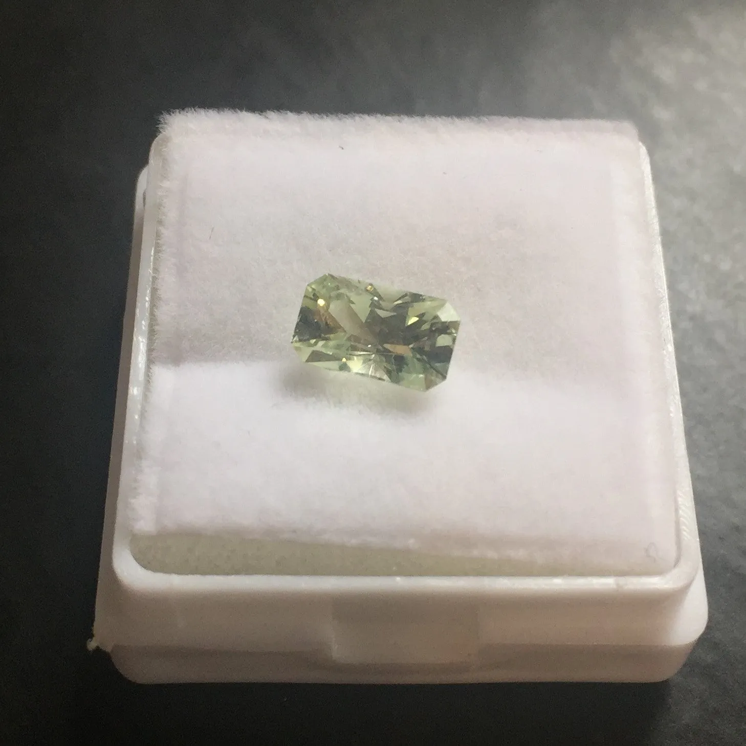 1.37ct LEMON LIME MONTANA SAPPHIRE